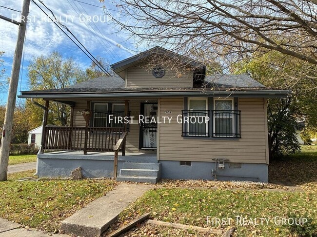 Primary Photo - 909 Iola Ave