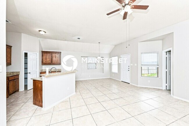 Building Photo - 4 Bedroom Pet-Friendly Home in Dallas, TX with Main Street Renewal
