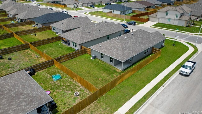 Building Photo - 140 Fireoak Dr