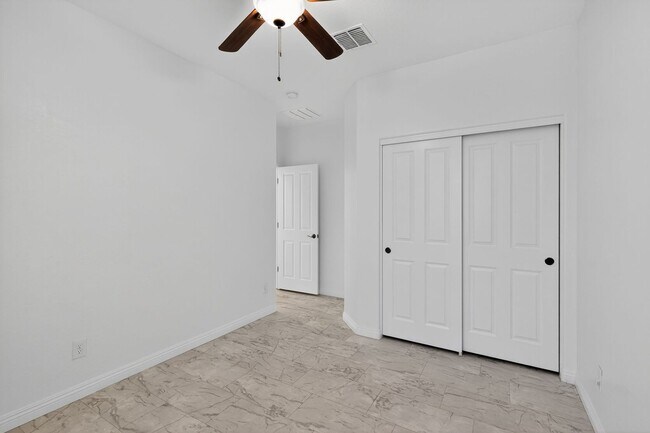 Building Photo - Spacious 4BR House in Goodyear