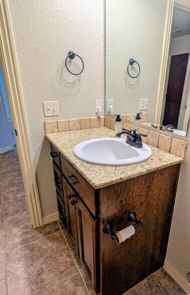 Guest Bathroom Pic 1 - 3110 Southwest Warberry Avenue