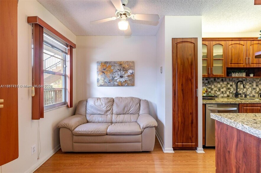 Building Photo - 1151 SW 128th Ter