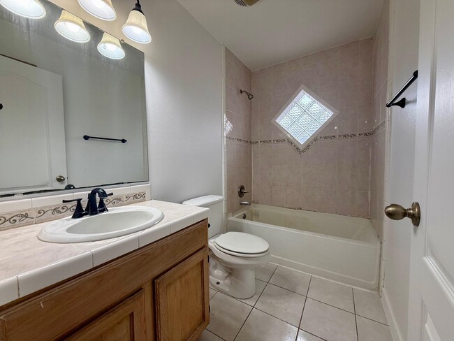 Building Photo - 12613 River Bend Cir