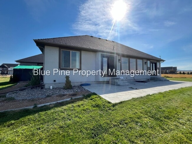 Building Photo - 8426 S Black Hawk Dr