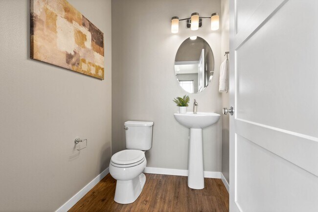 Building Photo - Very Large/Spacious 1-Bedroom/1.5-Bath, unit 104