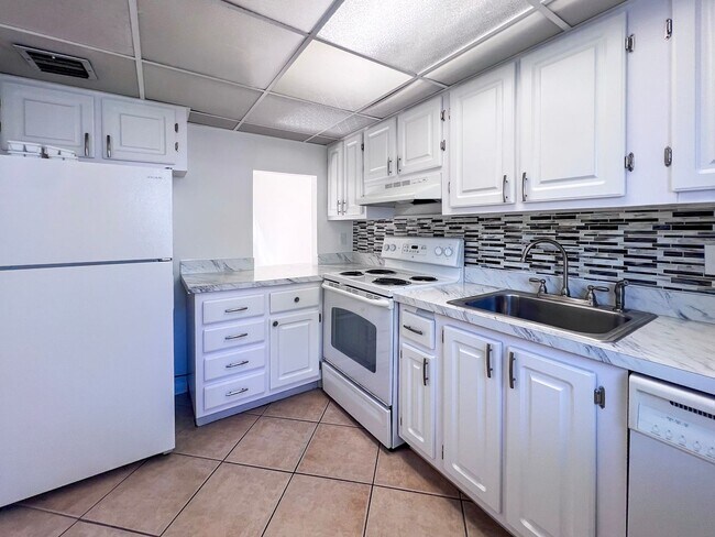 Building Photo - 605 SW 75th St