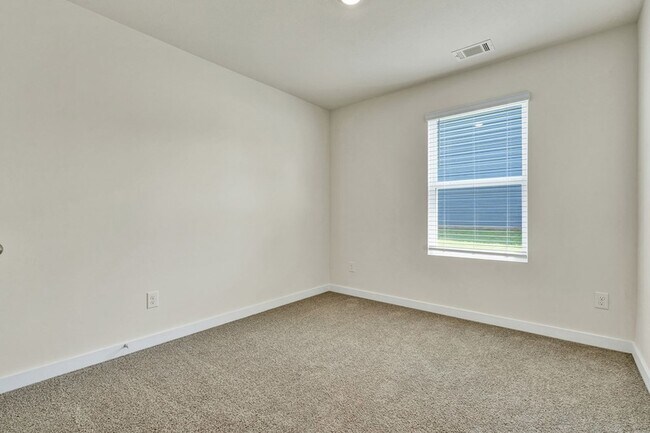 Building Photo - 576 Fox Den Cir