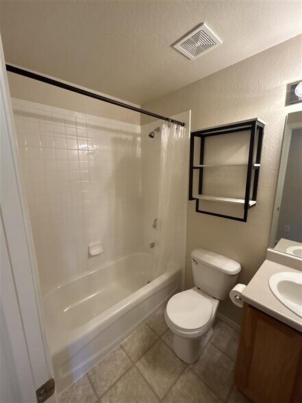 Building Photo - 3011 Mandalay Grv