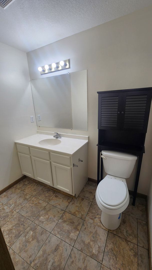 Building Photo - 3BR, 2.5BTH, 2CAR ATT GAR, Privacy Fenced Yard - In Washburn Rural Schools!