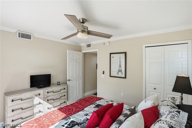 Building Photo - 4945 Cougar Ct S