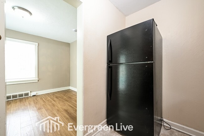 Building Photo - 192 1/2 St Joseph St