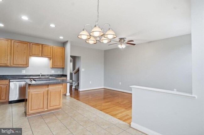 Building Photo - 899 Stonefield Square NE