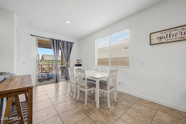 Building Photo - 9012 W Solano Dr