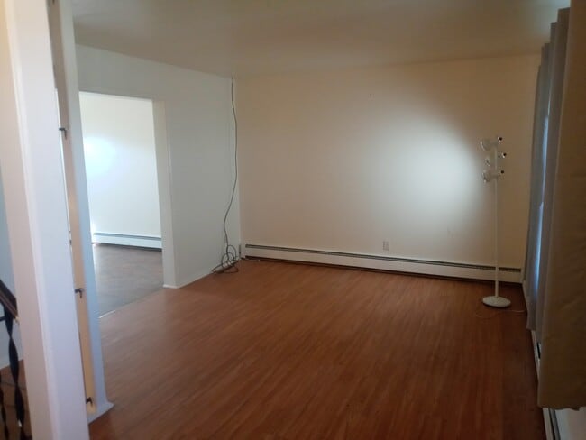 Building Photo - 390 S Wagon Wheel Dr