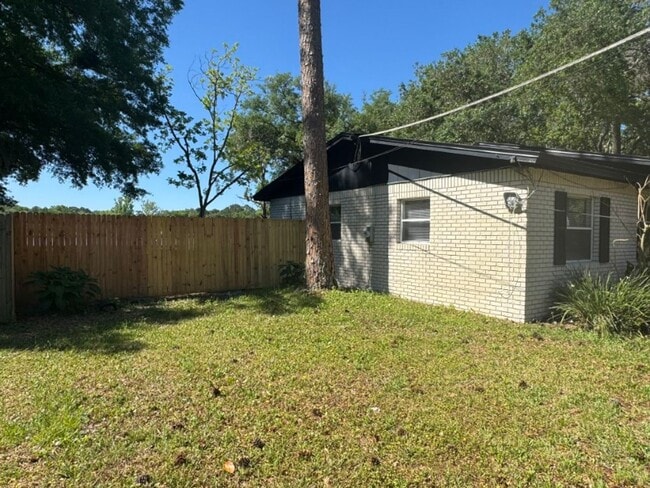 Building Photo - Home For Rent