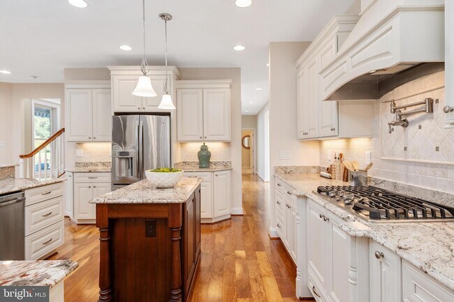 Building Photo - 1576 Bay Head Rd