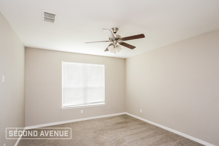 Building Photo - 528 Bird Creek Dr