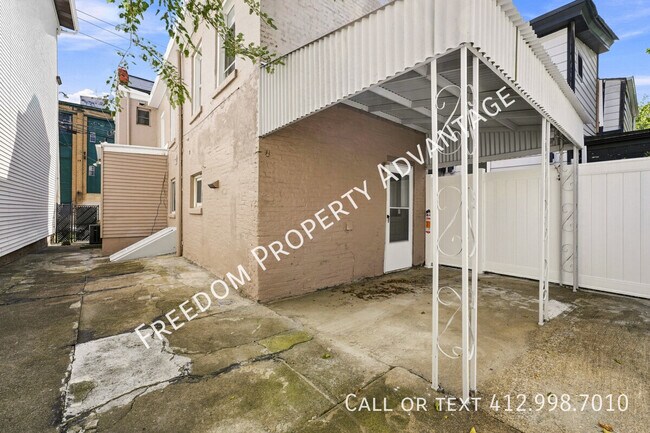 Building Photo - 1717 Sidney St
