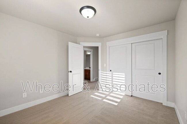 Building Photo - 1406 E 5550 S