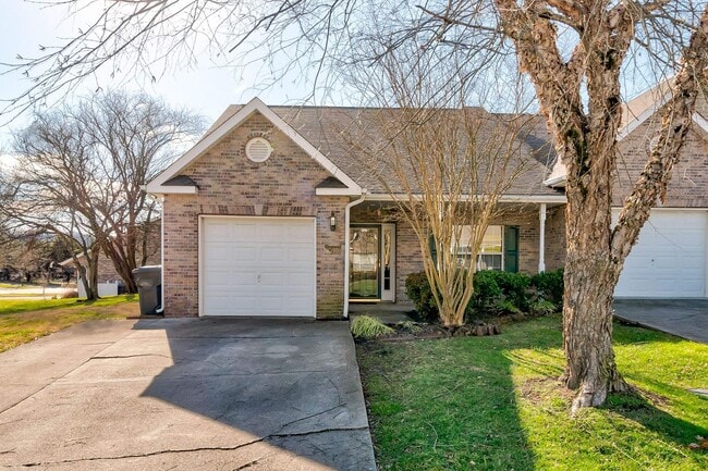 Primary Photo - Beautiful 2 Bedroom 2 Bath House in Halls