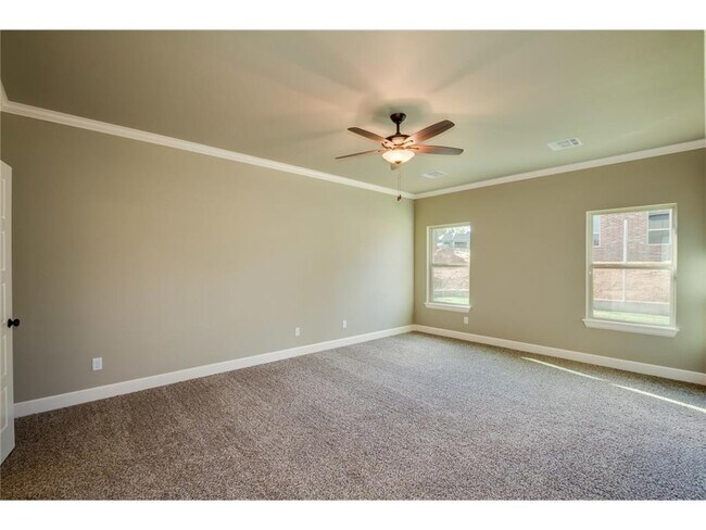 Building Photo - NEWER HOME  FOR LEASE IN EDMOND