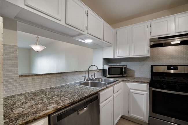 Building Photo - 11901 Swearingen Dr