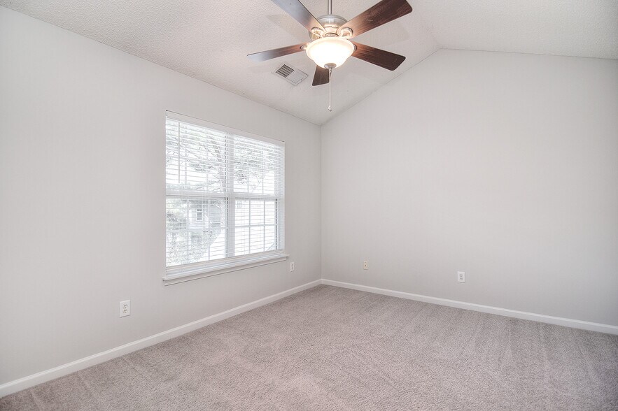 Building Photo - 8339 Christmas Ct