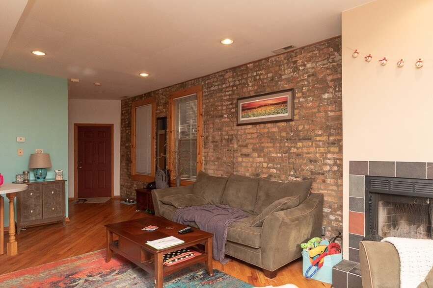 Building Photo - 1307 N Greenview Ave