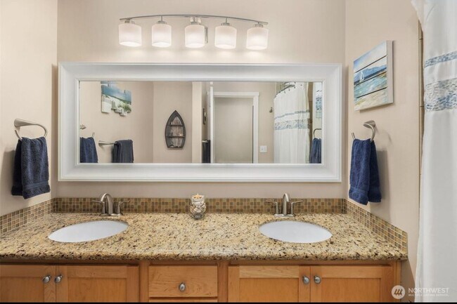 Building Photo - Beautiful Maple Ridge Highlands Home in Ma...