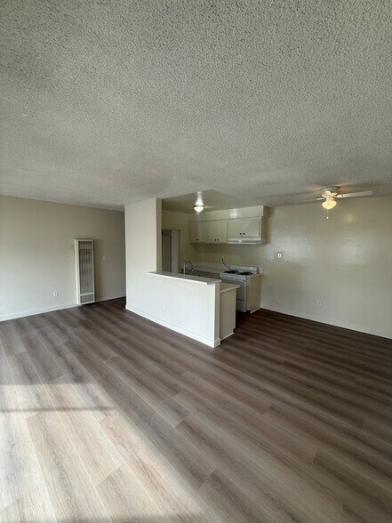 Building Photo - 1661 W 219th St
