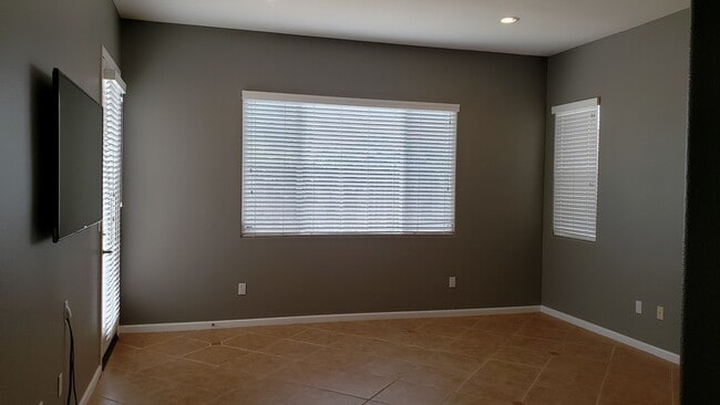 Building Photo - Beautiful Traditions Single Story Home is Centrally Located Near Shopping/101 Frwy