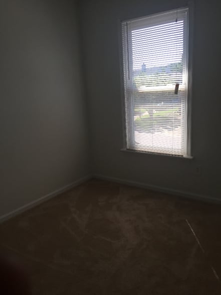 Building Photo - 728 Kennesaw Ct