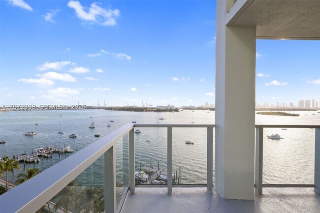 Building Photo - 1500 Bay Dr E