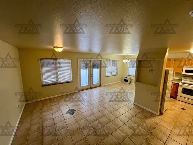 Building Photo - Beautiful 3 bedroom home for rent / Sorry no pets / Heat Included!!