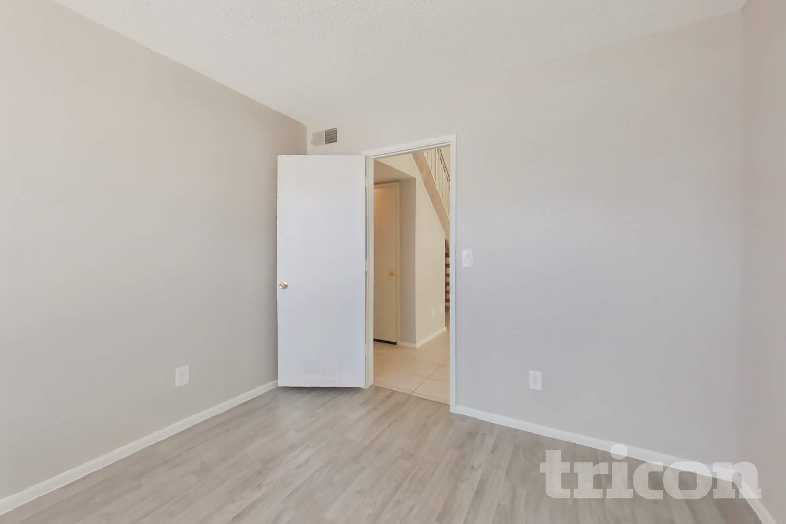 Building Photo - 2206 W Monona Dr
