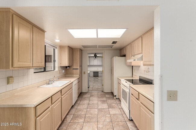 Building Photo - 12735 W Crystal Lake Dr