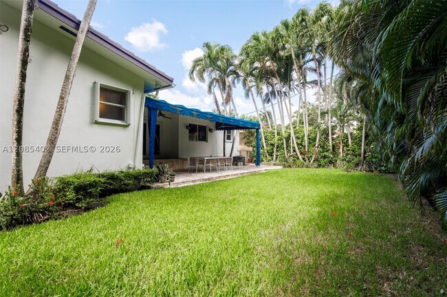 Building Photo - 921 Alava Ave