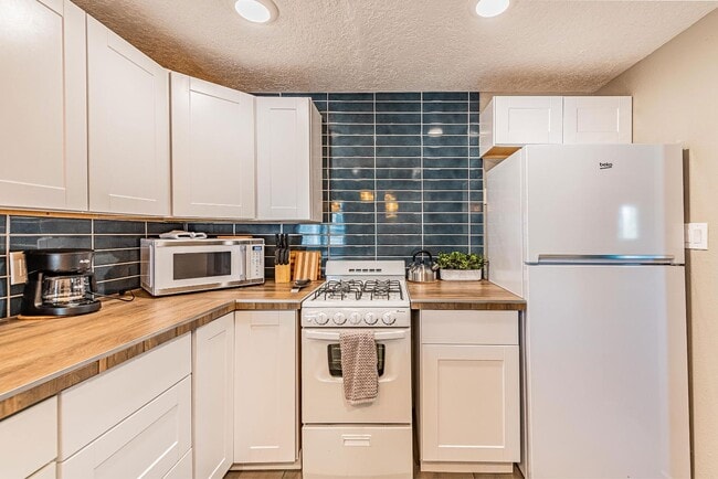 Building Photo - 268 Osuna Rd NW