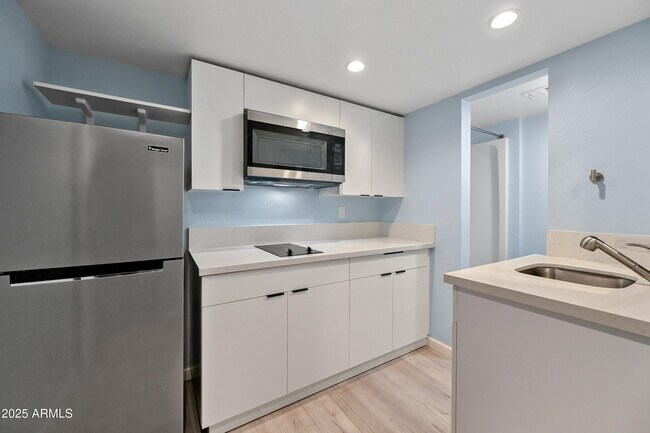 Building Photo - 3025 N 32nd St