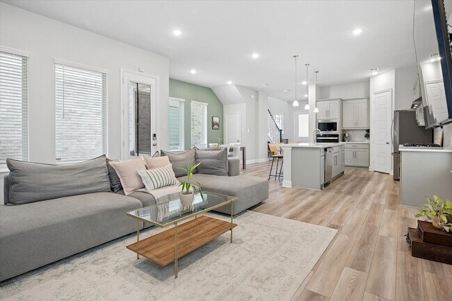 Building Photo - 7207 Daytona Mews