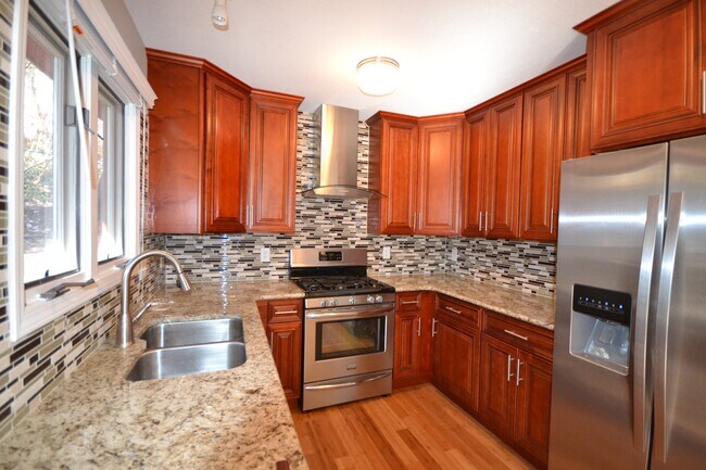 Building Photo - 100 Hyde Ave