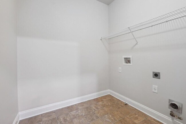 Building Photo - 3808 Fairhill Point