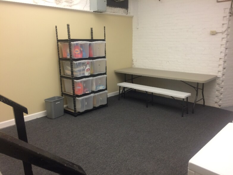 Building Photo - 16 River St