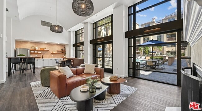 Building Photo - 290 N Hudson Ave