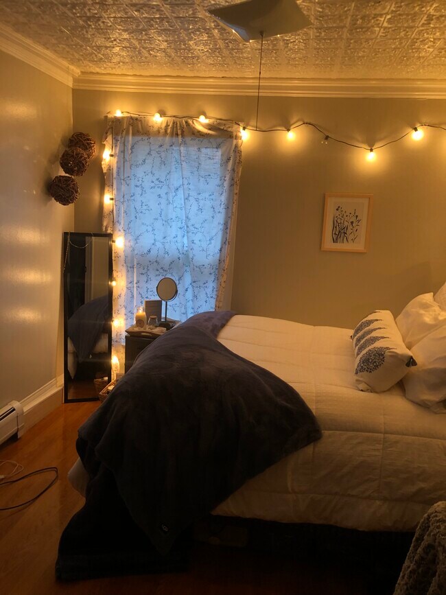 Unit 2 bedroom - 126 Hudson St