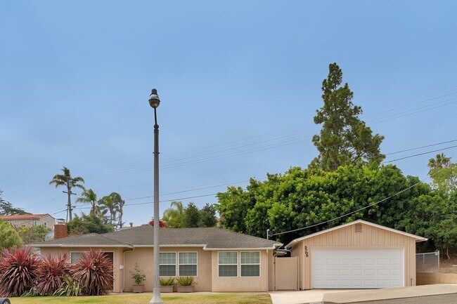 Building Photo - Single Level Family House