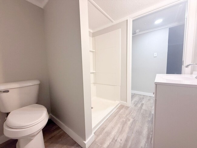 Building Photo - 3-Bedroom Single-Family Home with Hardwood Floors and Carport in Sparta