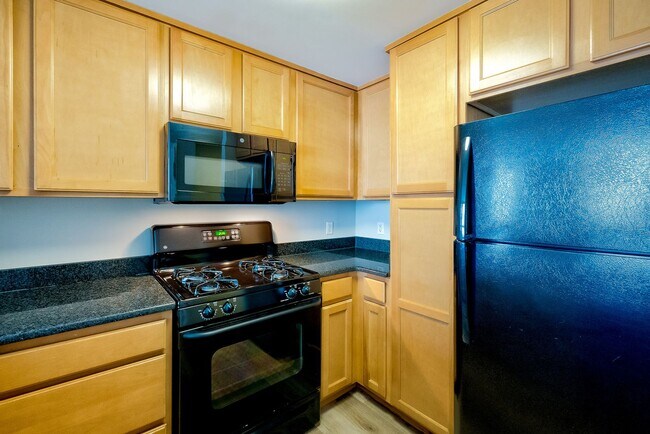 Building Photo - Modern Comfort 2BD/1BTH  in Navy Yard & So...