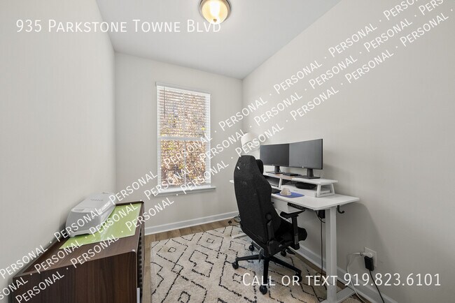 Building Photo - 935 Parkstone Towne Blvd