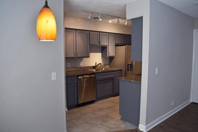 Building Photo - 945-953 Bresslyn Rd